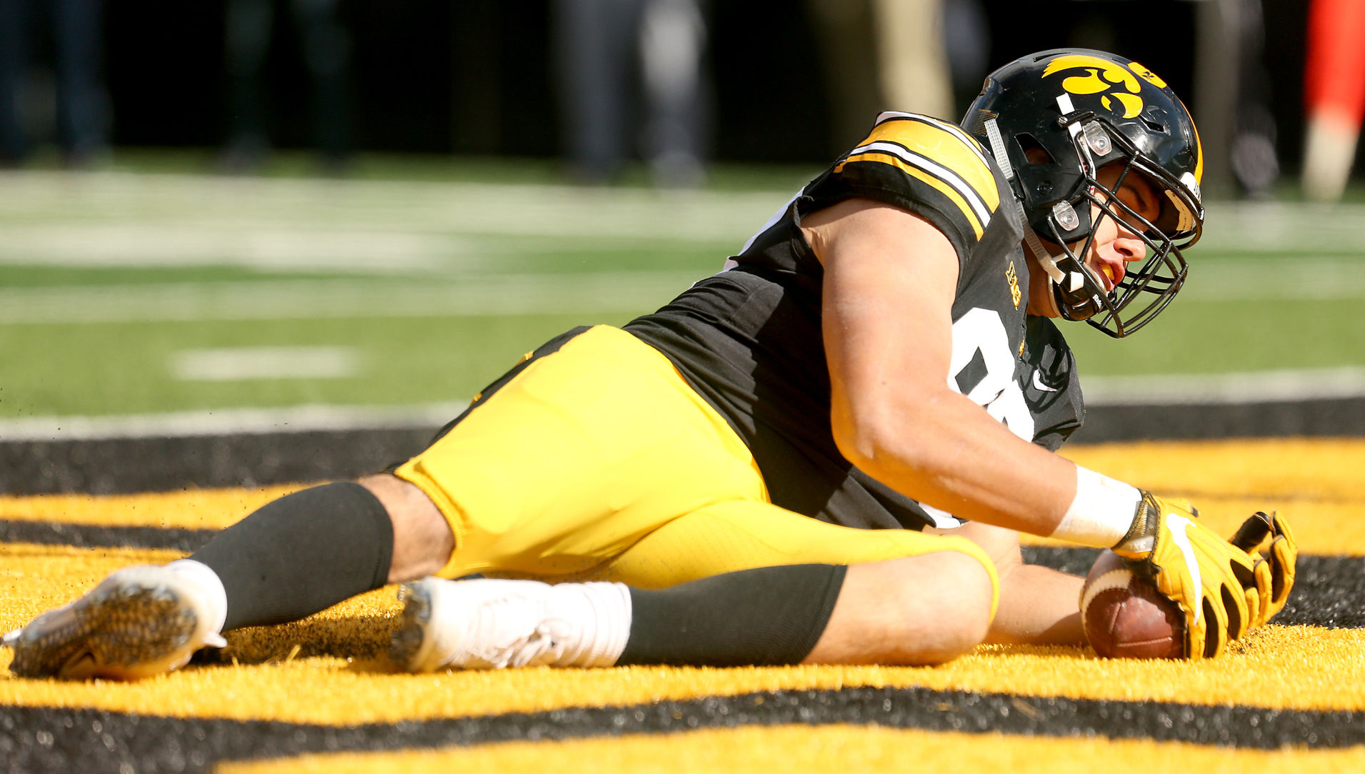 102018-Iowa-Maryland FB-008
